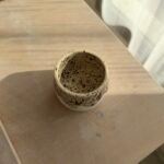 ⁦فنجان جليز منقط مع صحن⁩ - الصورة ⁦4⁩