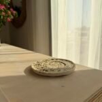 ⁦فنجان جليز منقط مع صحن⁩ - الصورة ⁦6⁩