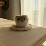 فنجان جليز منقط مع صحن