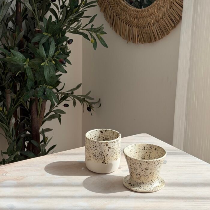 ⁦طقم V60 بني منقط⁩ - الصورة ⁦2⁩