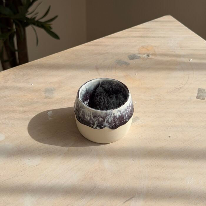 ⁦فنجان بنفسجي⁩ - الصورة ⁦2⁩