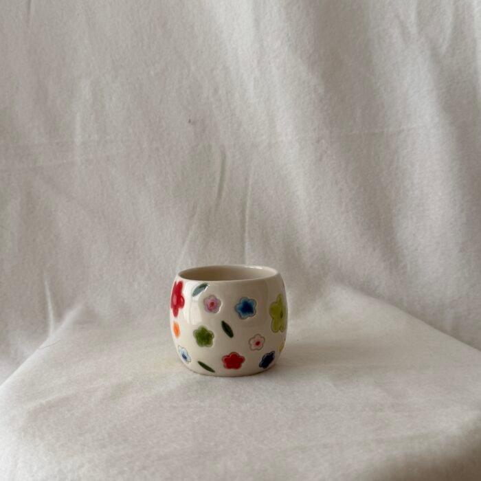 ⁦فنجان ورود بألوان مختلفة⁩ - الصورة ⁦1⁩