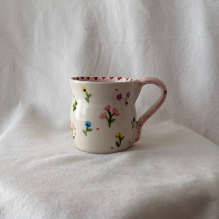 ⁦كوب البستان مع قلوب⁩ - الصورة ⁦1⁩